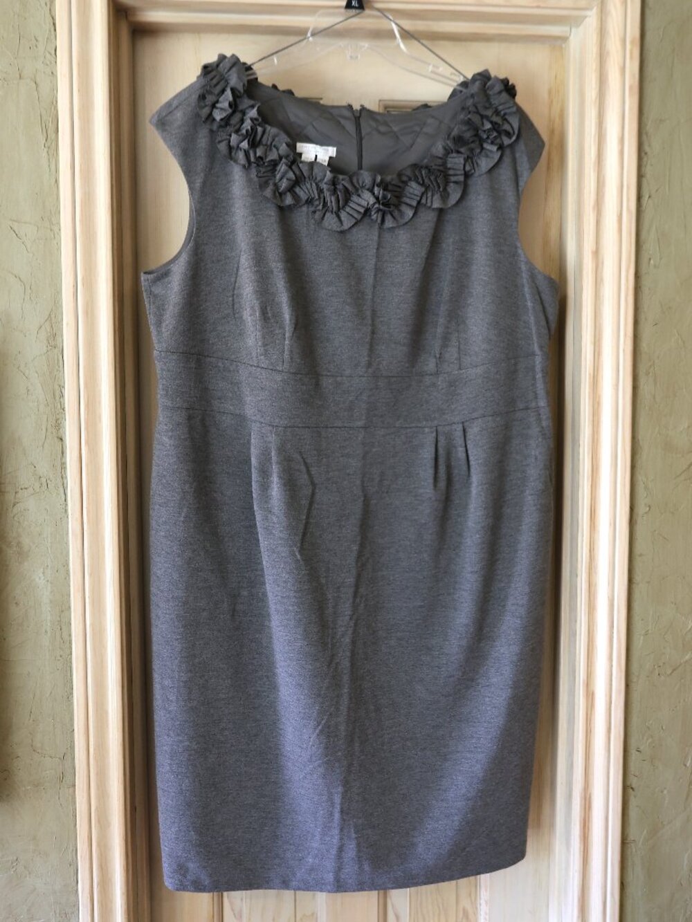 EUC London Times Woman Size 20W Gray Sheath Dress Applied Floral Neckline